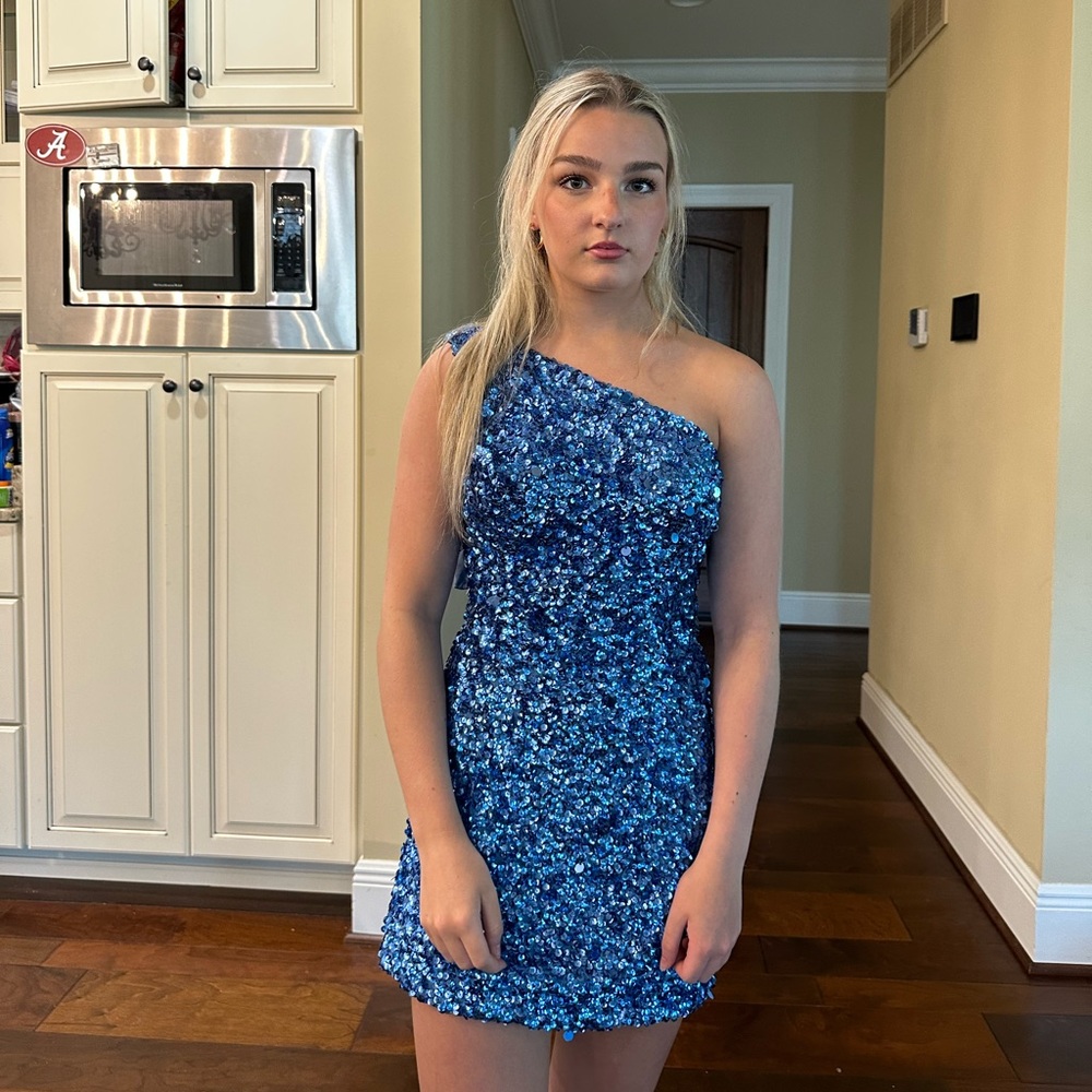 SHERRI HILL BLUE SEQUIN HOMECOMING DRESS SIZE 0💙🤍